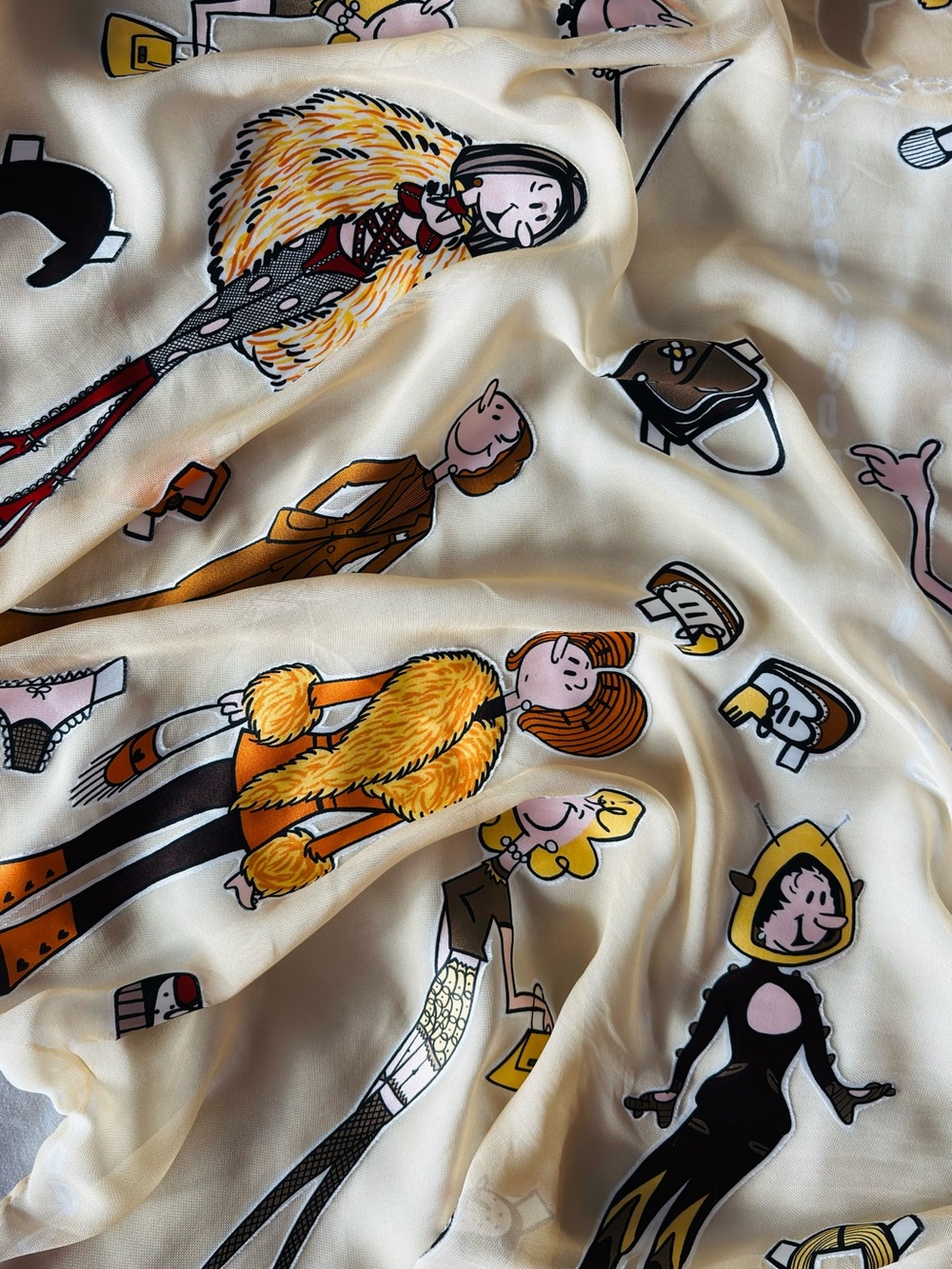 RARE Moschino Olive Oyl Wardobe Popeye Silk Scarf - Picture 3 of 5
